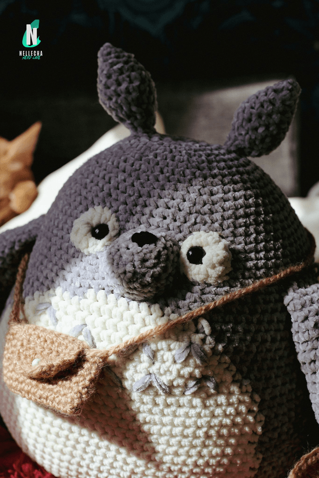 Totoro fait main – chapeau, sacoche et petites fesses